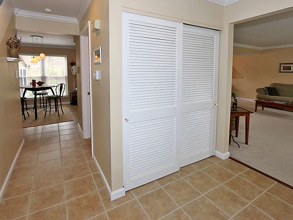 3rd image of 12104 Foxpoint Dr