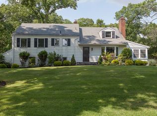 51 White Oak Dr, North Caldwell, NJ 07006