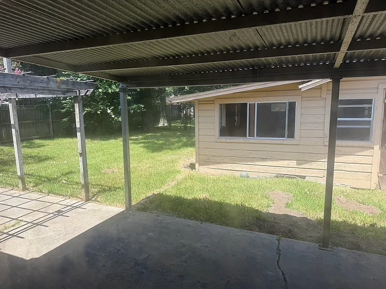 2807 Newcastle Dr — Photo 5