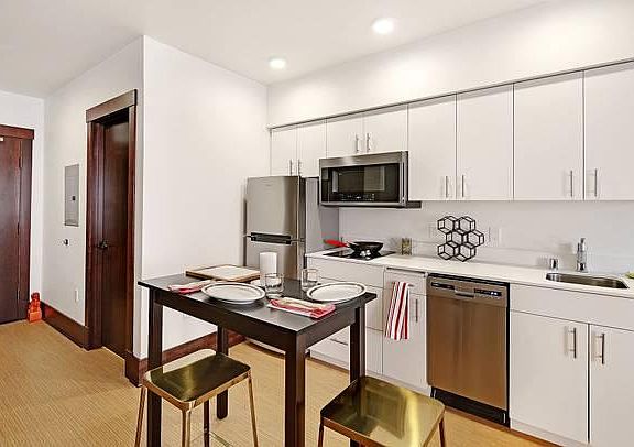 4th image of 669 S King St #310