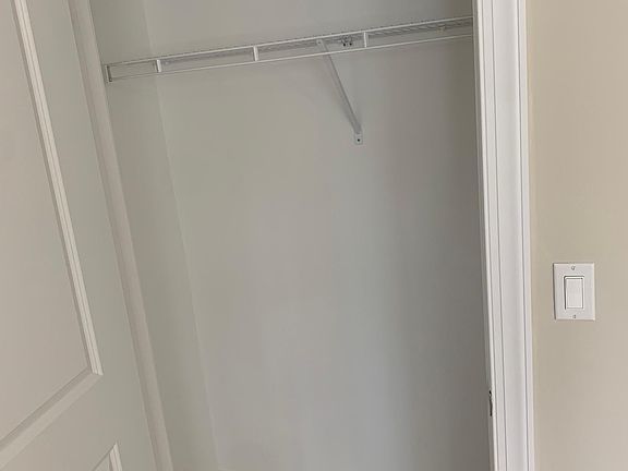 5th image of 681 Maguire Ave
