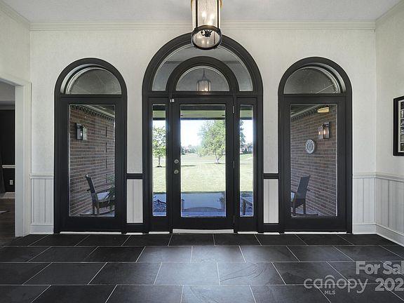 4th image of 3270 Kings Row Dr