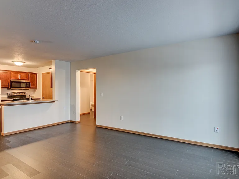 Elm Creek Commons — Photo 42