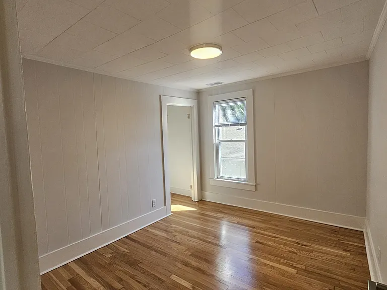 403 S 6th Ave — Photo 10