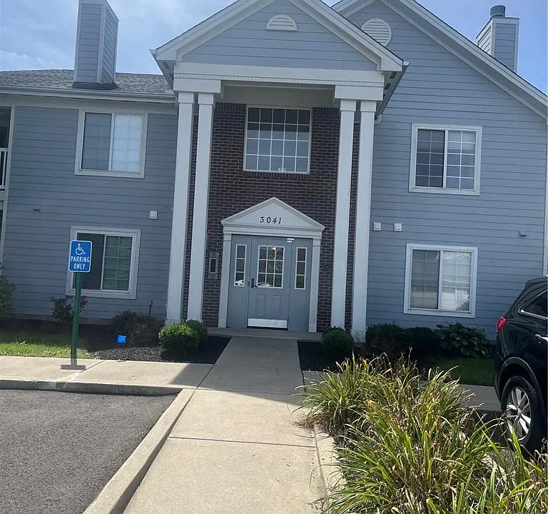 3041 Westminster Dr #207