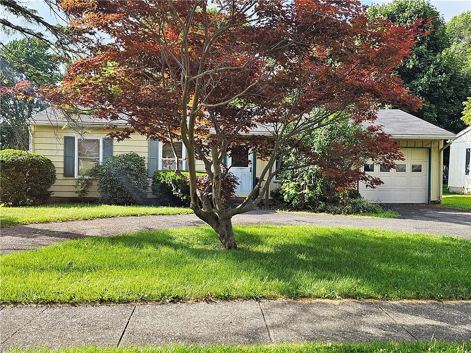 1st image of 44 Seneca Dr