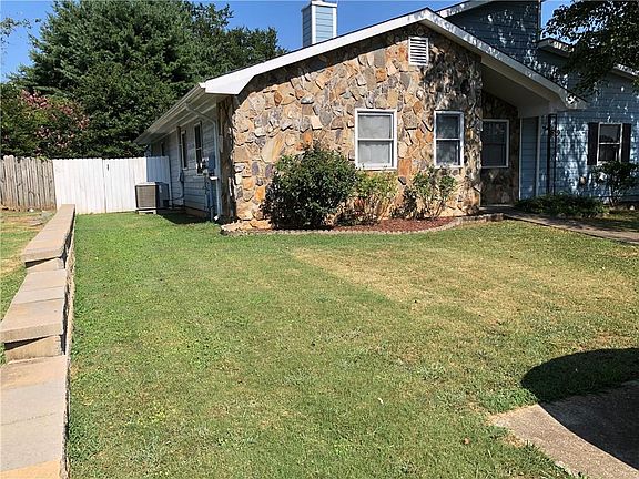 2nd image of 2819 Briar Hill Ln SE