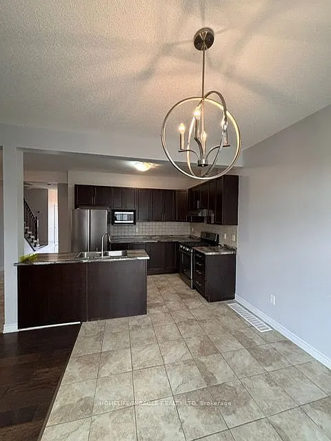 380 Lake St — Photo 3