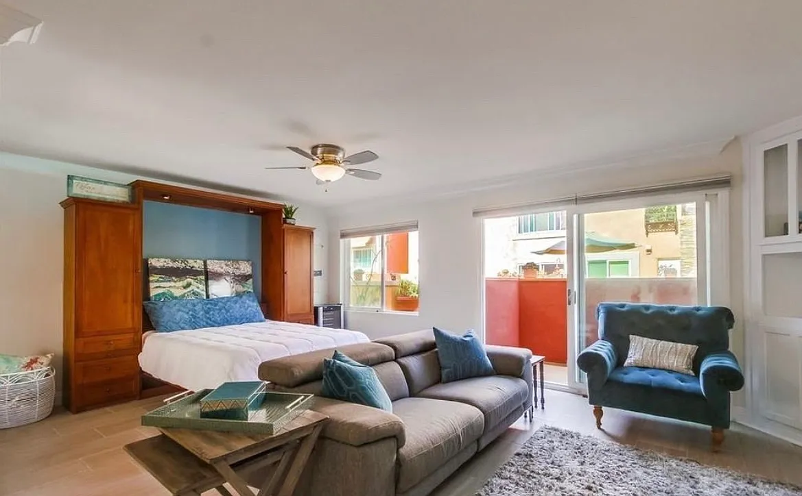 Studio, 460 sqft, $3,200 — Photo 1
