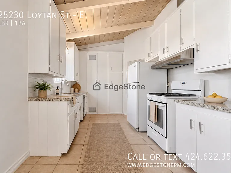 25230 Loytan St #E — Photo 2