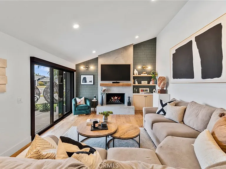 8541 Kelso Dr — Photo 15