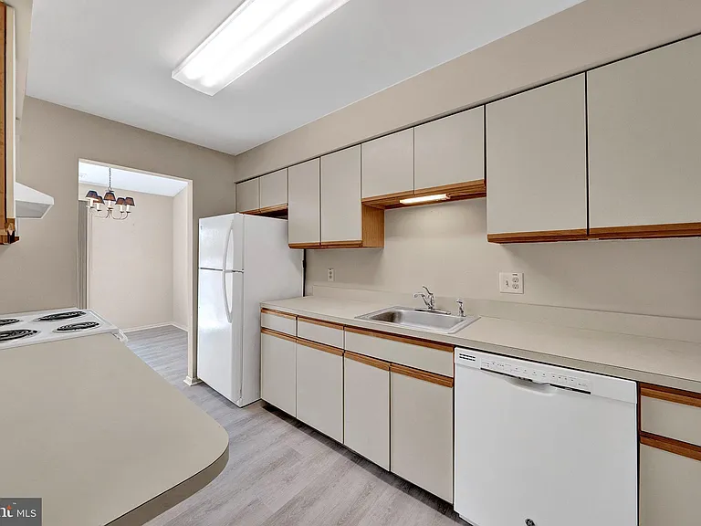 306 Mulberry Cv #B — Photo 18