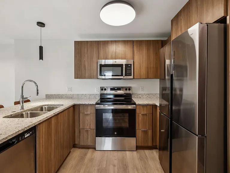 West 6th Apartments — Photo 44