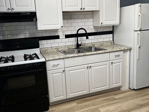 4th image of 2201 Gaebler Ave #A