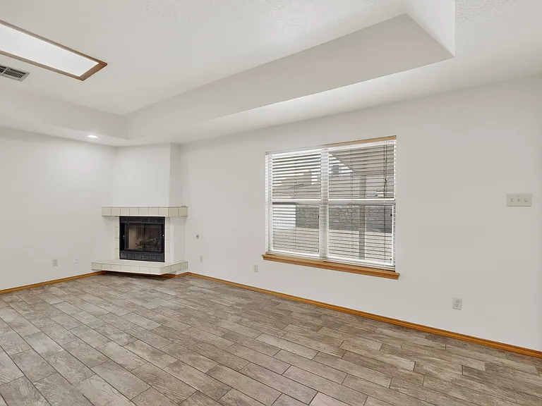 711 Windmill Dr — Photo 3