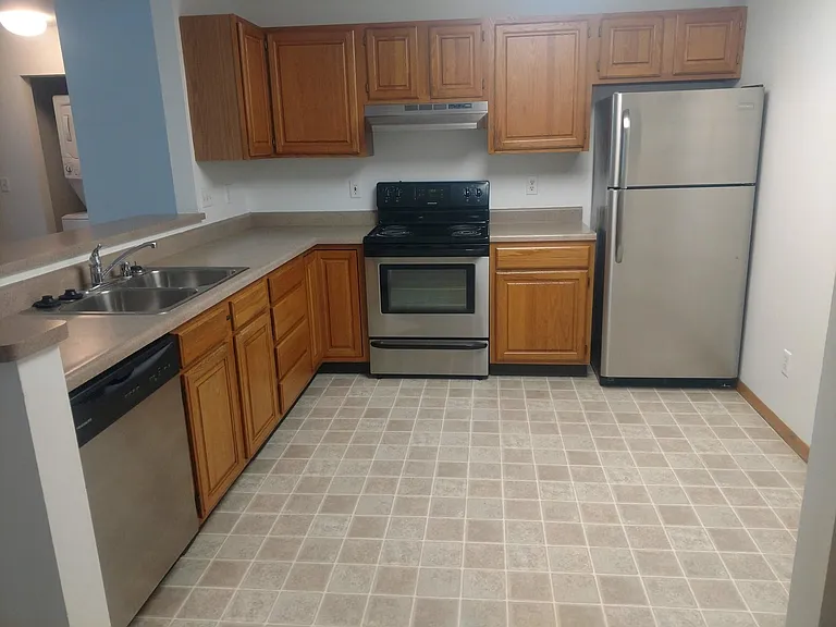 Riverwalk Apartments — Photo 39