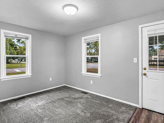3rd image of 1111 E Plymouth Ave