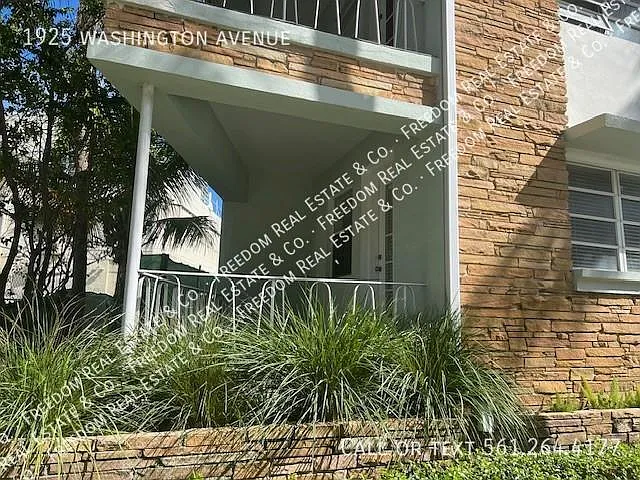 1925 Washington Ave — Photo 2