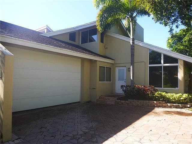 1st image of 411 W Lake Dasha Dr