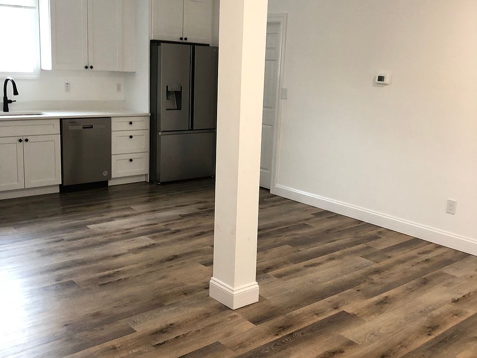 Living Room looking into kitchen