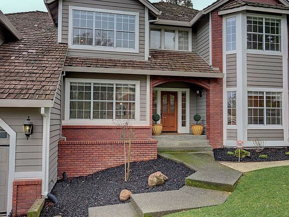 3rd image of 2133 Amherst Way