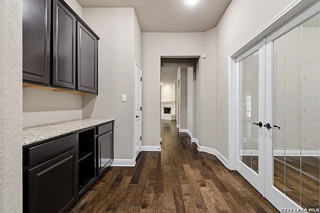 3 bed, 2.0 bath, 2037 sqft, $2,575 — Photo 2