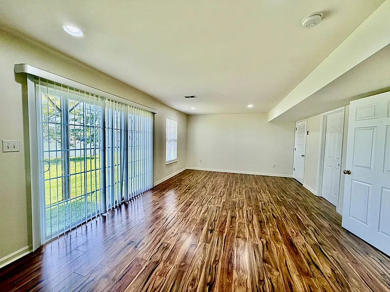 419 Jacobsen Dr — Photo 3