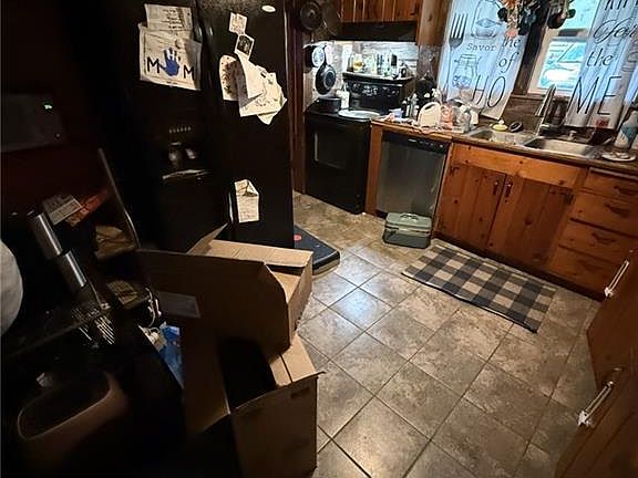 4th image of 104 N Main St