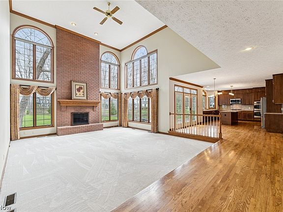 4th image of 1919 E Haymarket Way
