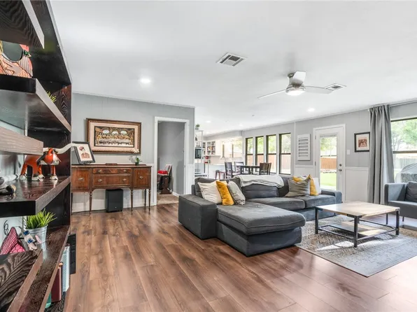 321 Oklahoma Ave, Hewitt, TX 76643