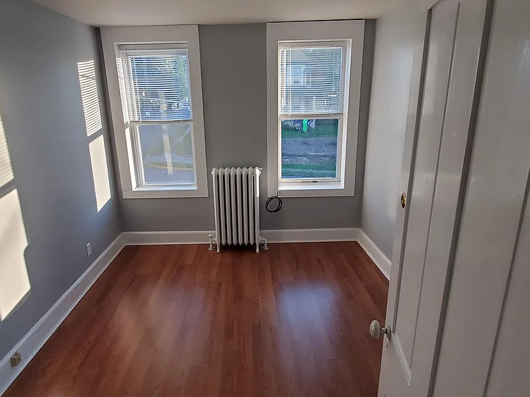 400 W Market St — Photo 10