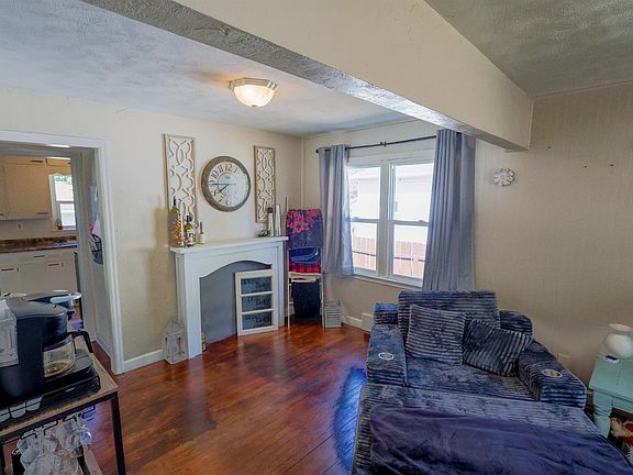 5th image of 206 E 28th St