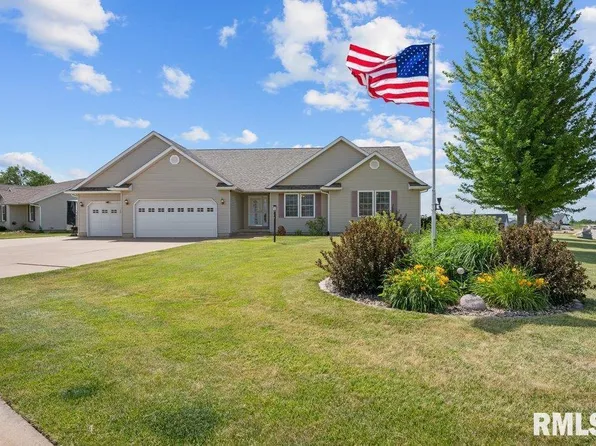 29 Dawn Ct, Eldridge, IA 52748