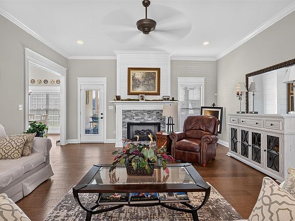 3rd image of 8680 Drakes Blvd