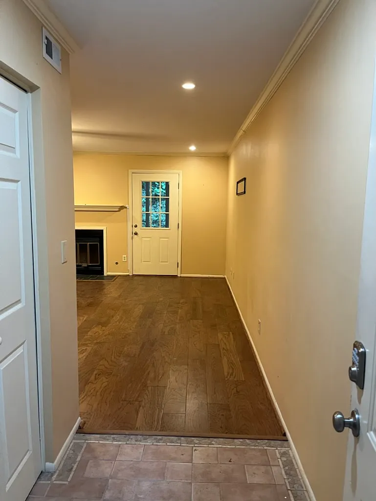 Building Photo - 31 Springhedge Ct SE