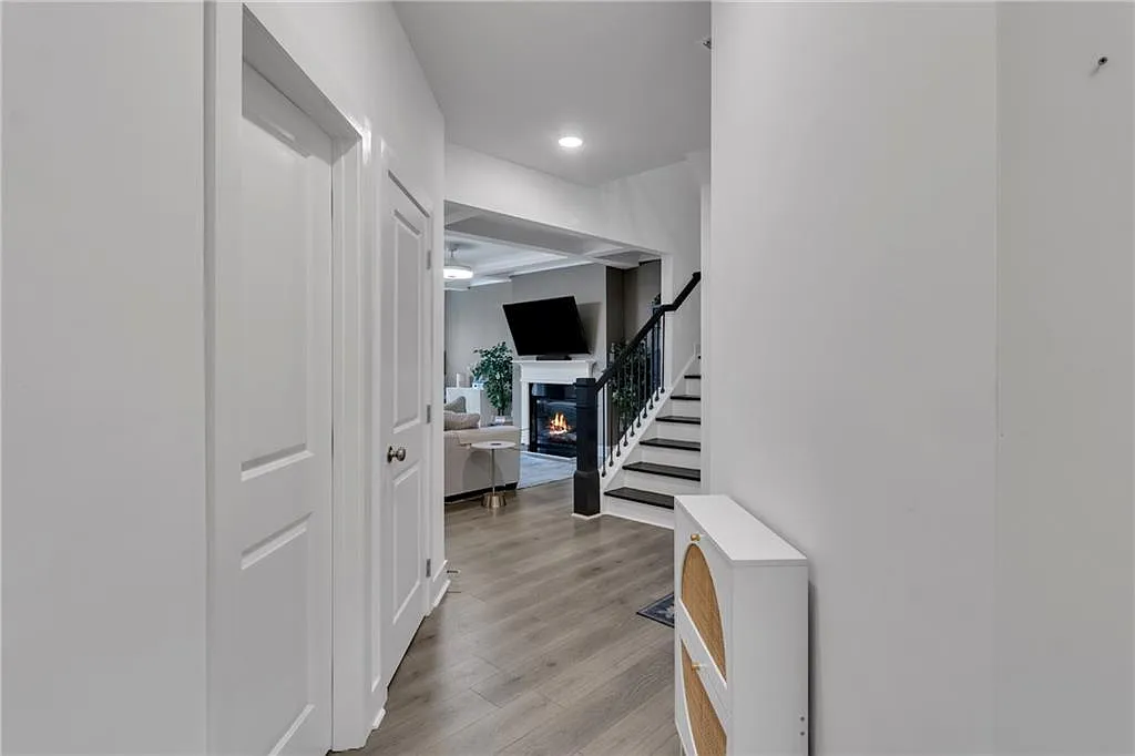 3 bed, 2.5 bath, 1911 sqft, $2,500 — Photo 4