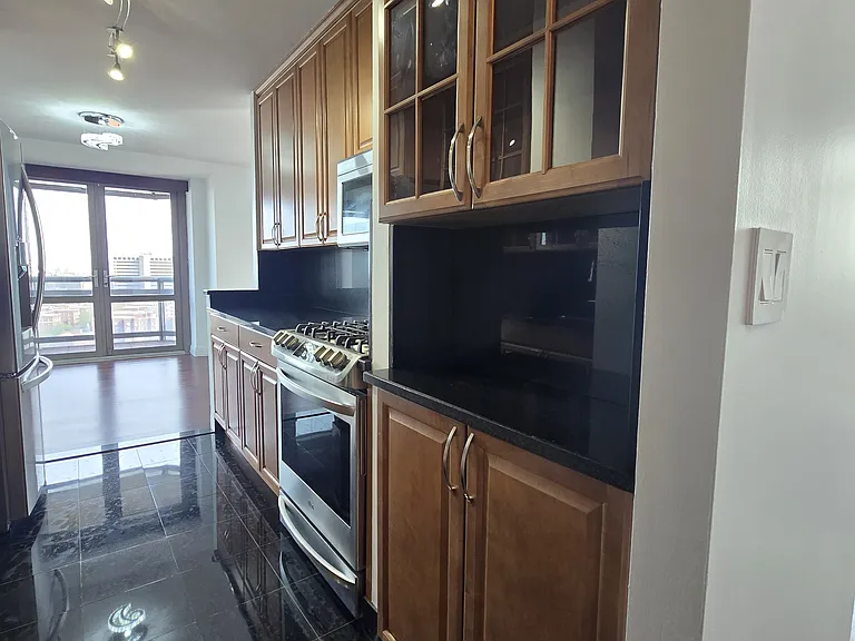 112 One Qns Blvd #19C — Photo 10