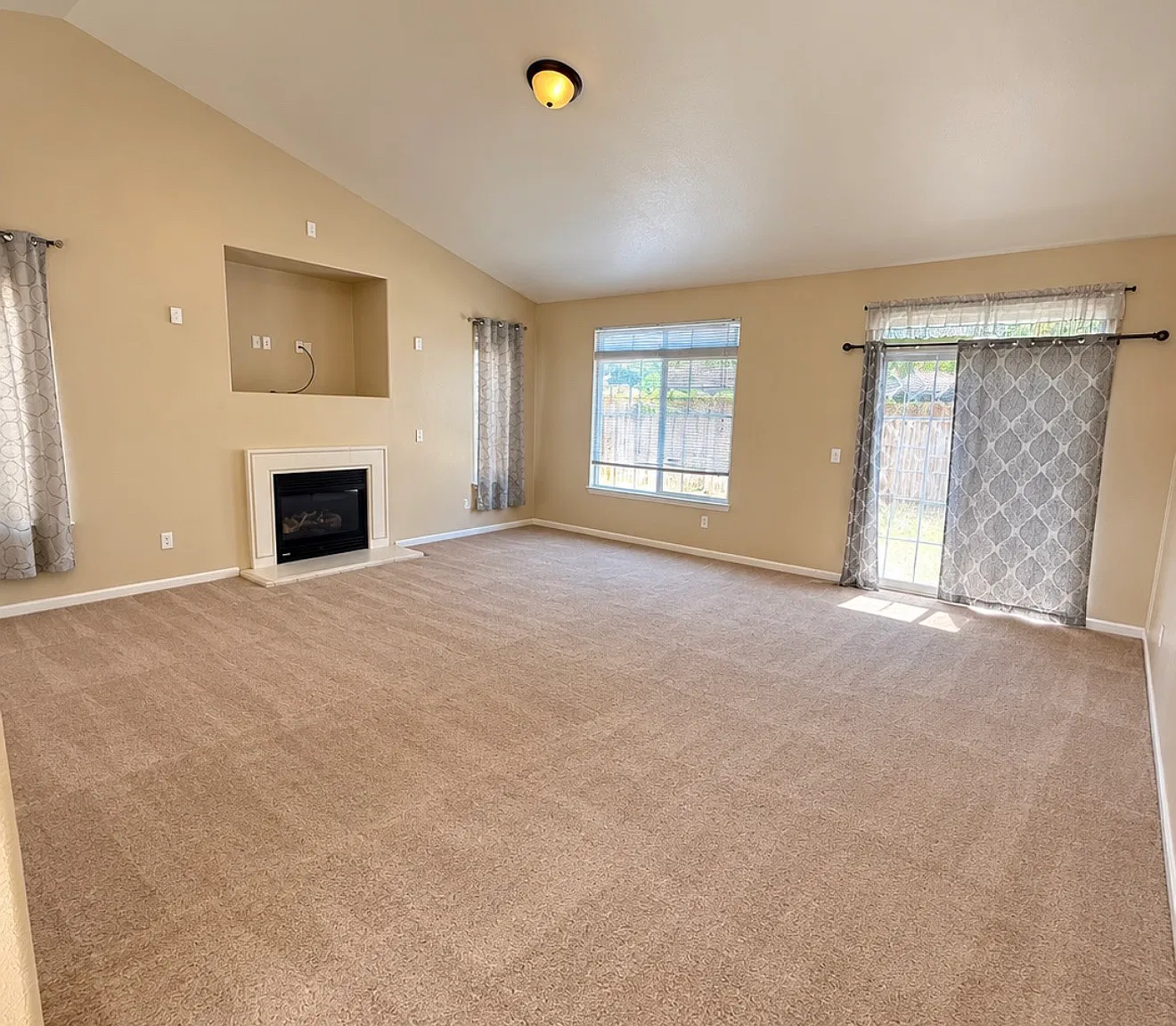 3 bed, 1525 sqft, $2,650 — Photo 3