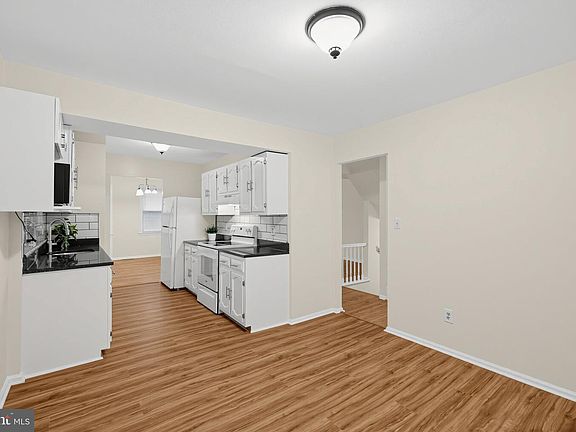 4th image of 22 Wade Ct