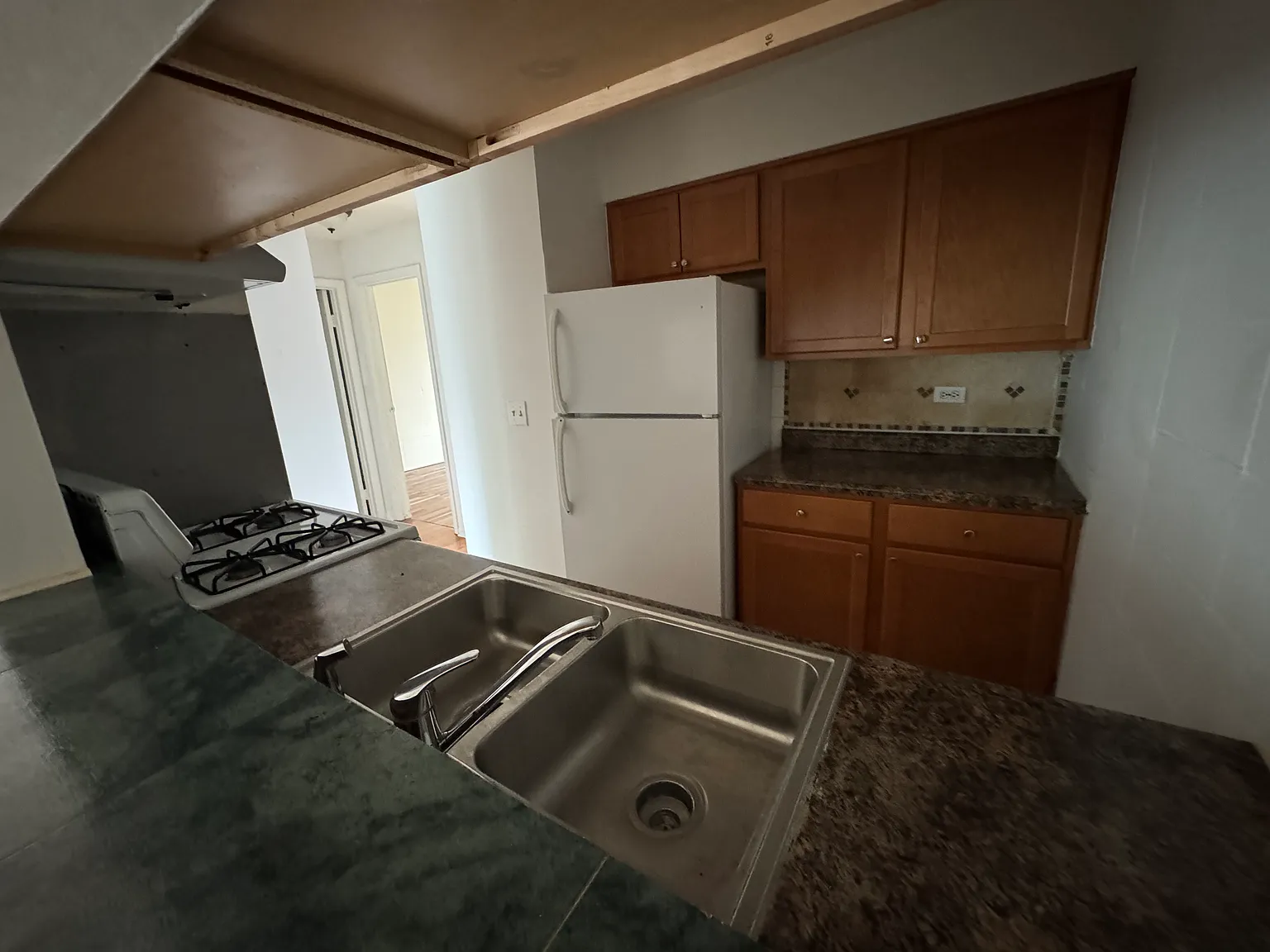 2 bed, 800 sqft, $1,600 — Photo 2