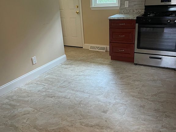 4th image of 607 Fairmount Dr