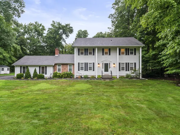 17 Maplecrest Drive, Danbury, CT 06811