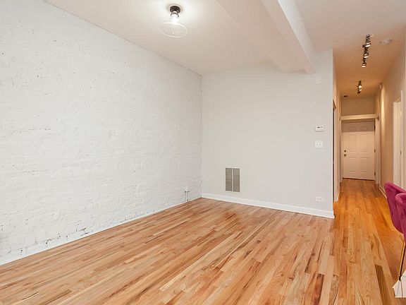 4th image of 823 N Damen Ave #1R