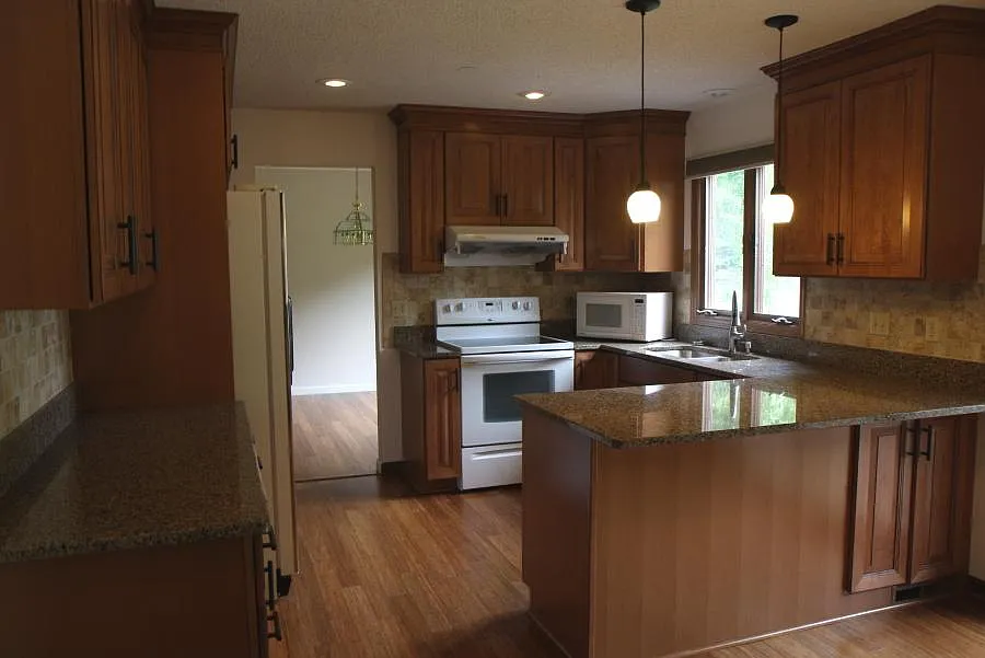 4 bed, 3050 sqft, $3,200 — Photo 3
