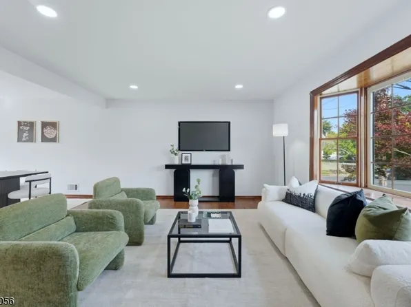 700 Willick Rd, Linden City, NJ 07036