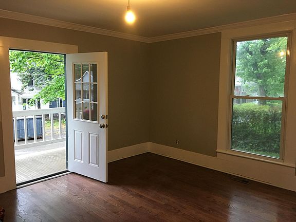 2nd image of 1201 Kenyon St #B