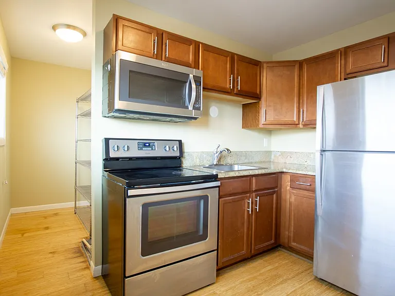Get 1 Month FREE! Top-Floor 2-Bedroom with Bamboo Flooring + Off-Street Parking! — Photo 8