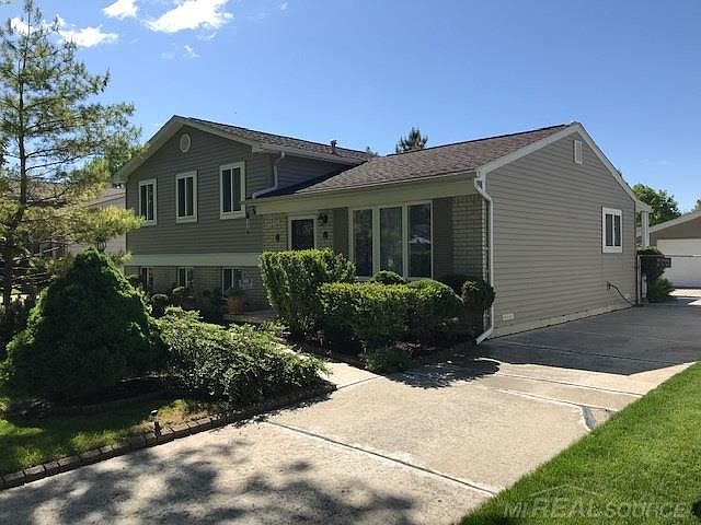 1st image of 2630 Arrowhead Dr