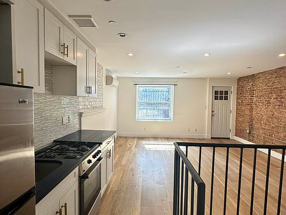 3rd image of 905 Sterling Pl APT 1A