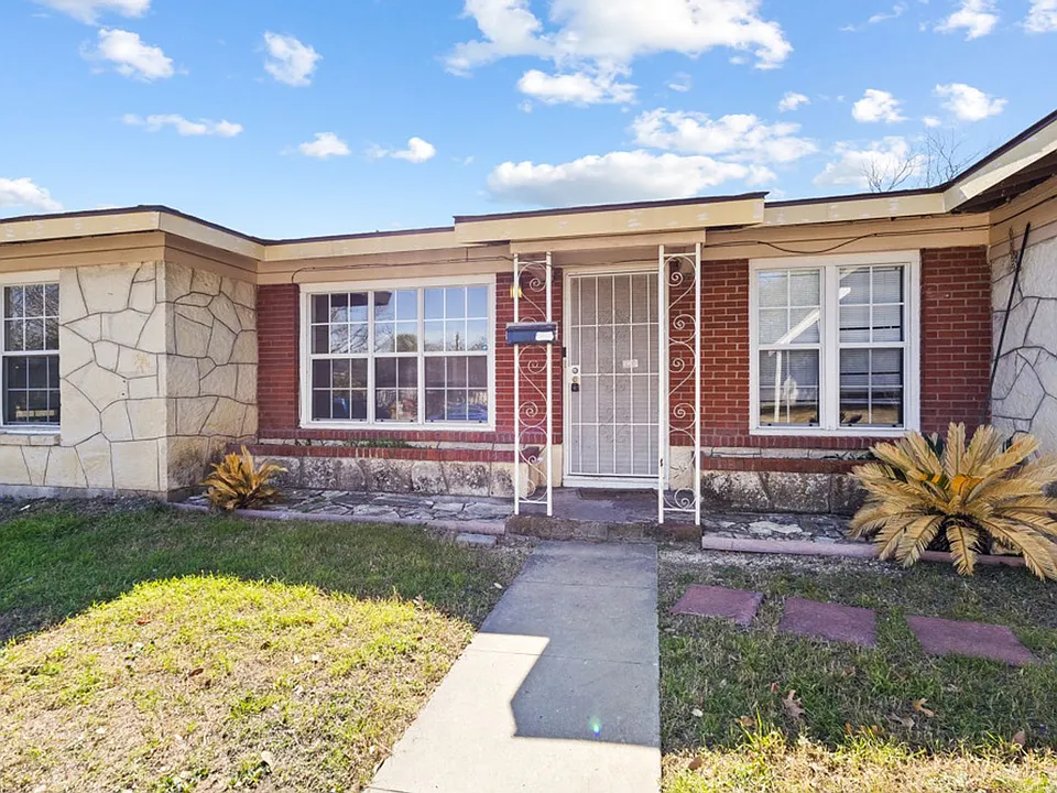 210 Dryden